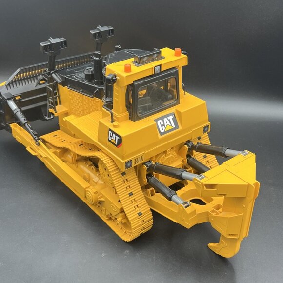 Bruder 02453 Cat® Large Track Dozer 24.12.12 - Used - Picture 4 of 13